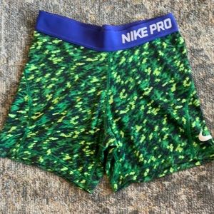 Nike pro shorts kids L